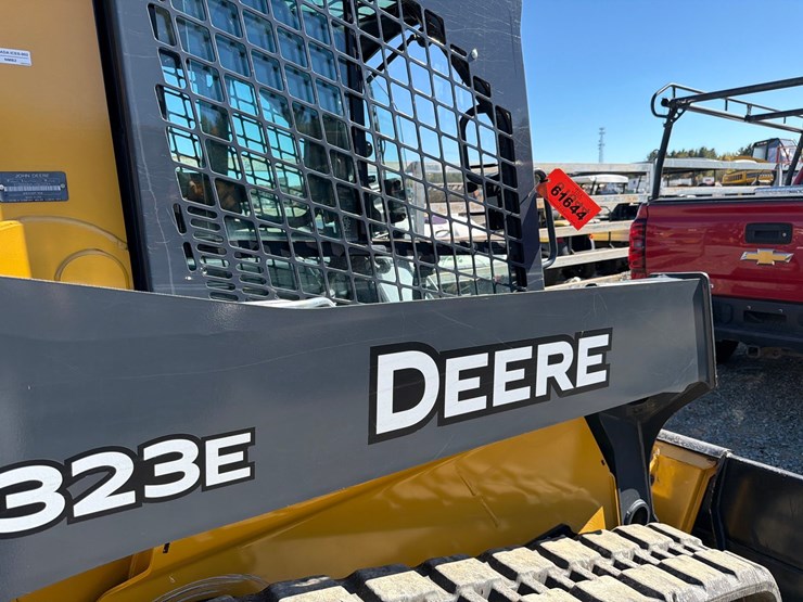 2018-deere-323e-image-28