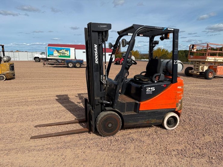 doosan-gc25e-5-image-1