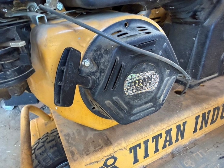 #46812-•-titan-industrial-8-gallon-air-compressor-inv#46812-image-6