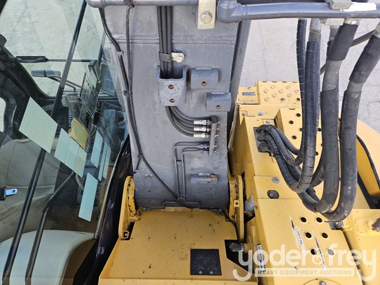 2016-deere-135g-image-12