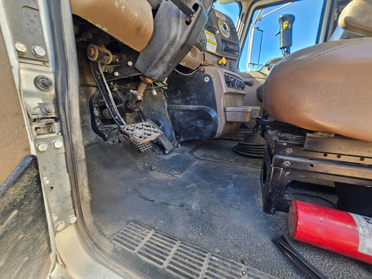 2007-mack-cl713-image-47