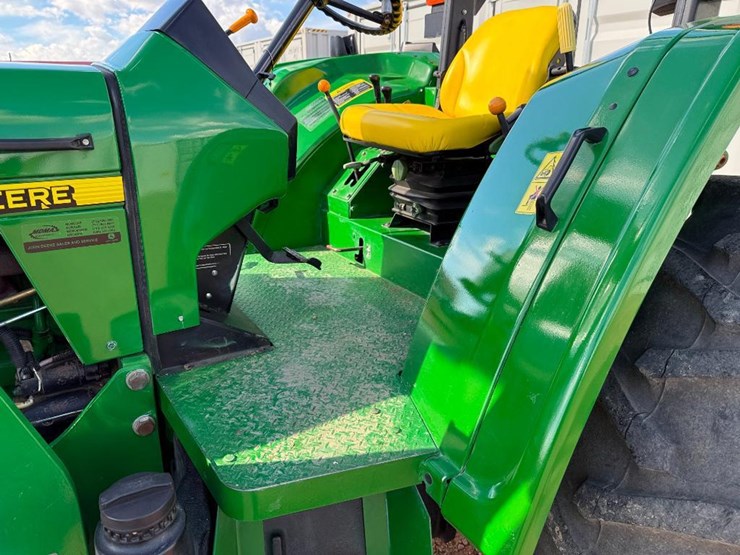 john-deere-6403-image-37