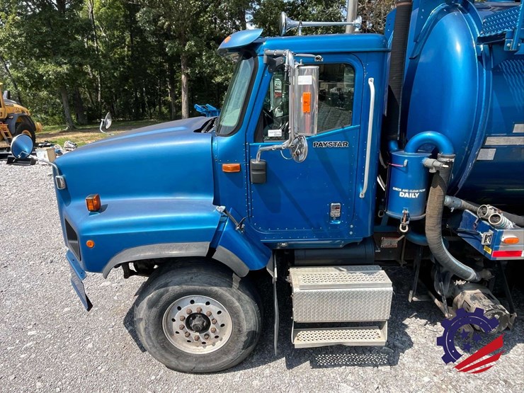 2011-international-paystar-tri-axle-hydrovac-truck-image-19