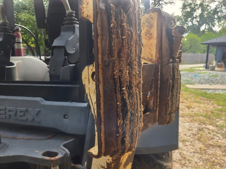 terex-tlb840r-image-73