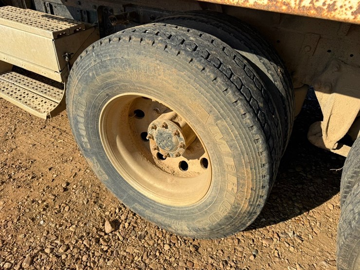 2003-freightliner-fld120-image-135