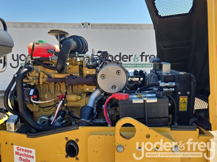 2021-caterpillar-cb34b-image-30