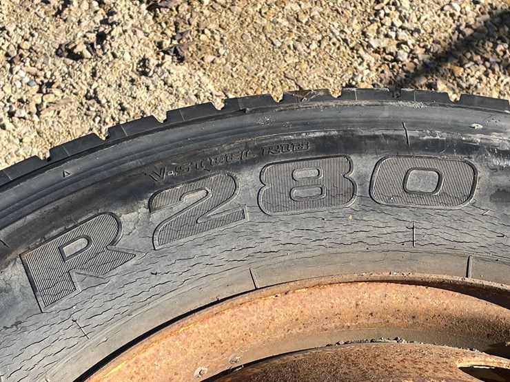 #3021-•-(4)-295/75r22.5-semi-drive-tires-and-rims-image-10