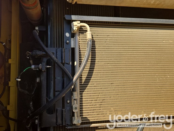 2015-komatsu-pc210-lc-11-image-34
