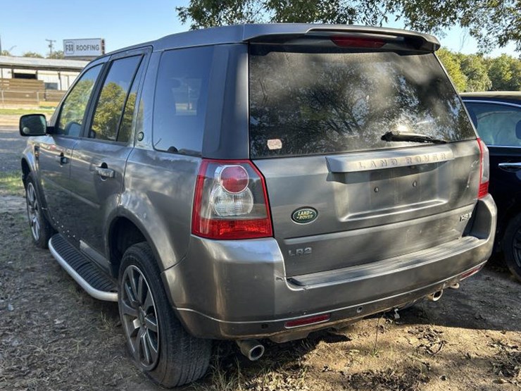 2008-land-rover-lr2-hse-image-6