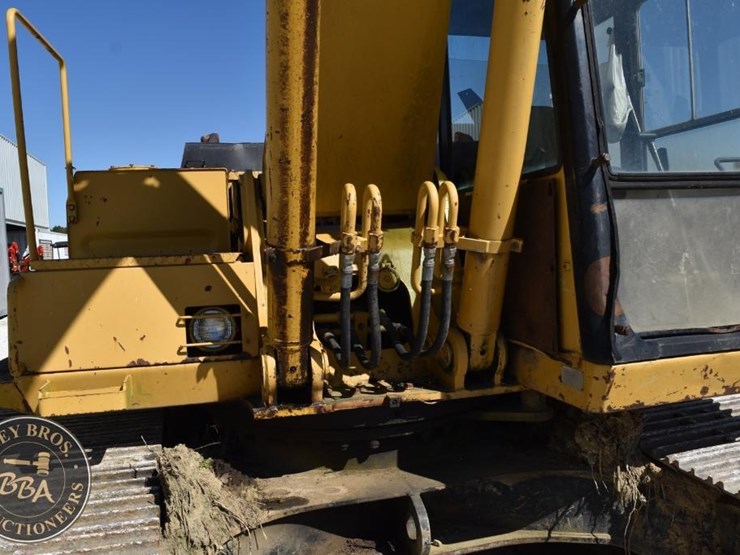 1990-caterpillar-el200b-image-38