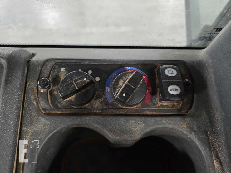 2019-caterpillar-d6k2-lgp-image-19