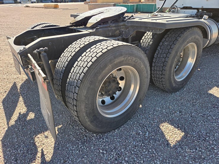 2018-peterbilt-579-image-27