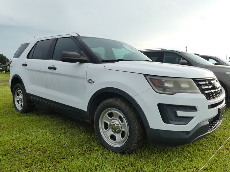 2017-ford-explorer-image-2