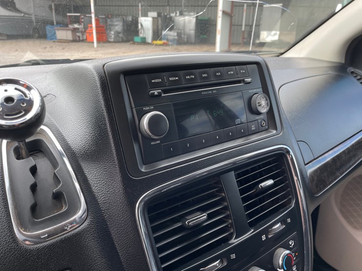 2011-dodge-grand-caravan-image-43