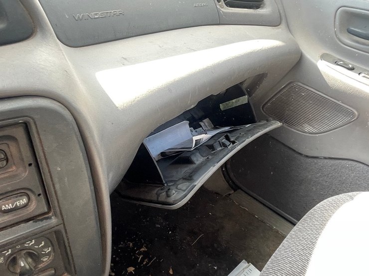 #2774-•-2001-ford-aerostar-van-(has-nm-title)(offsite-at-nmsu)-image-25