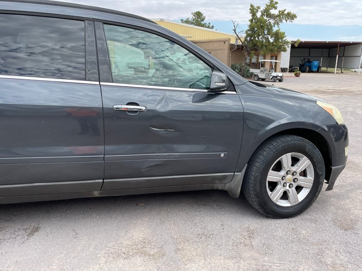 2010-chevrolet-traverse-image-86