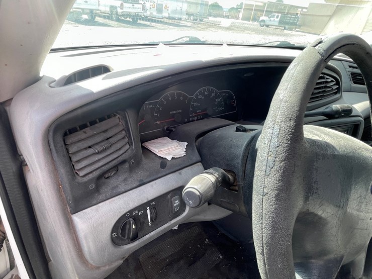 #2774-•-2001-ford-aerostar-van-(has-nm-title)(offsite-at-nmsu)-image-26