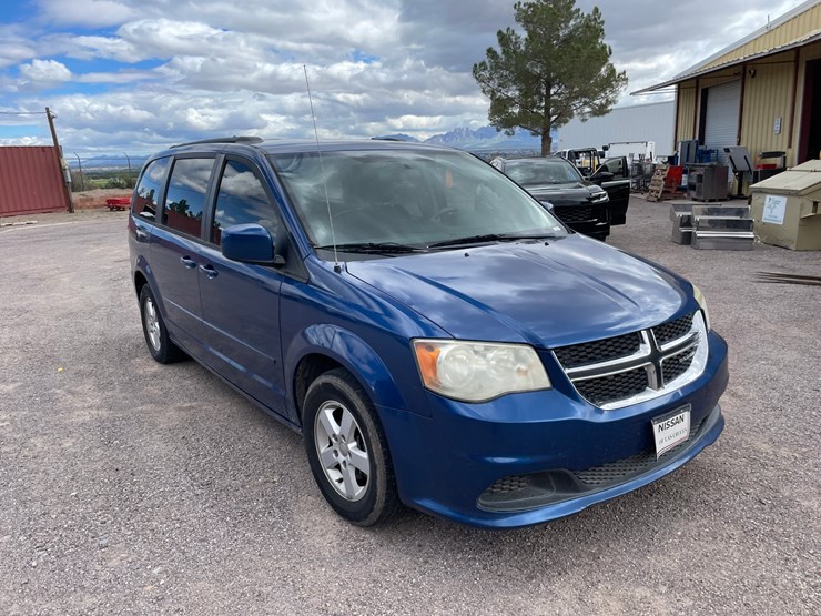 2011-dodge-grand-caravan-image-3