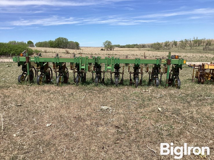 john-deere-885-image-2