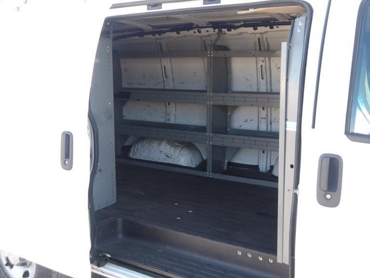2015-utility-van-image-11