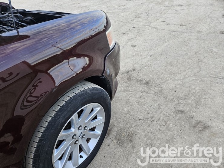 2010-ford-flex-image-41
