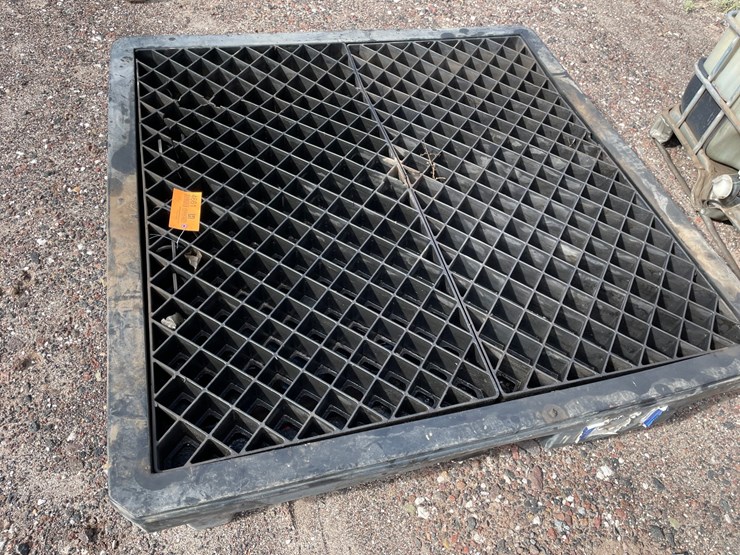 #4661-•-spill-containment-pallet-image-1