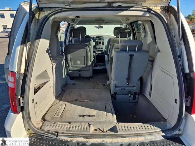 2009-dodge-grand-caravan-se-image-25