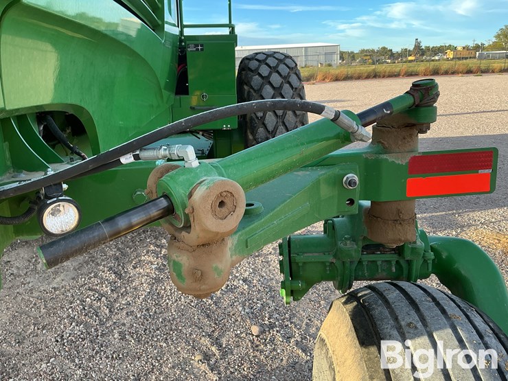 2021-john-deere-w235-image-9
