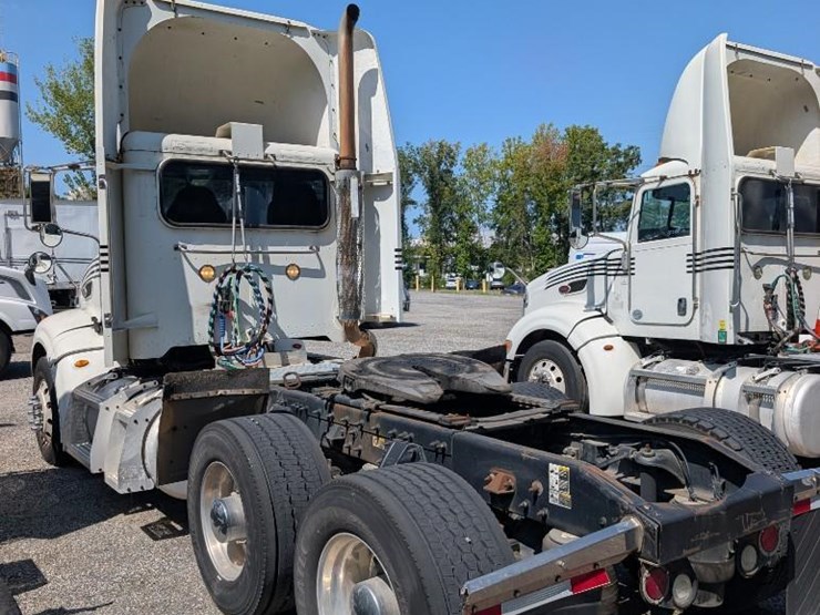 2014-peterbilt-386-image-13