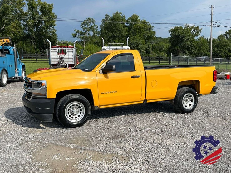 2017-chevrolet-silverado-1500-image-1