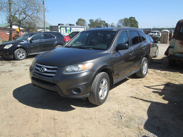 2012-hyundai-santa-fe-image-1