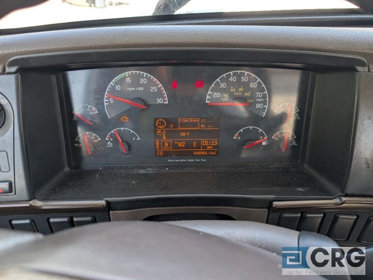 2018-volvo-10-image-26