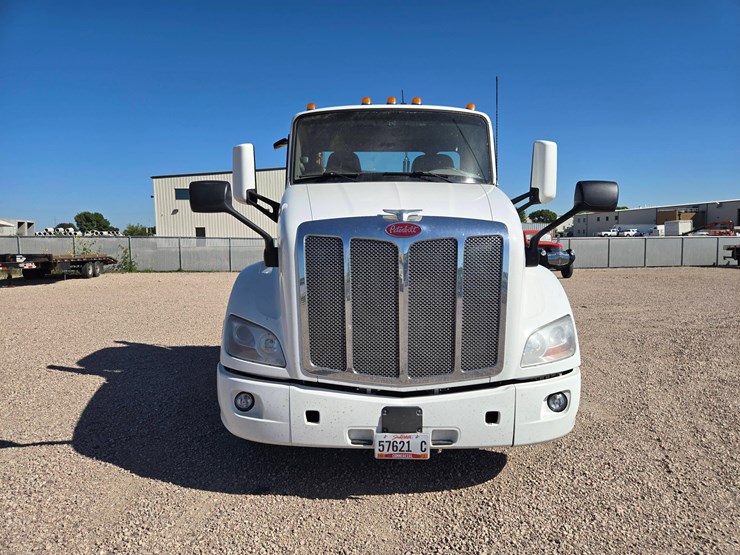 2018-peterbilt-579-image-8
