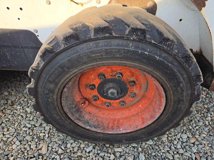 2014-bobcat-s570-image-53