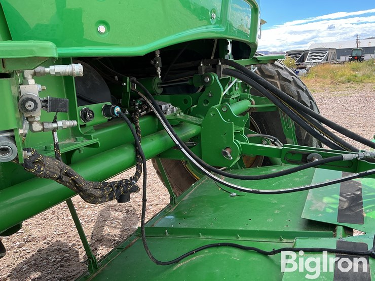 2021-john-deere-w235-image-19