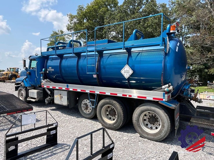 2011-international-paystar-tri-axle-hydrovac-truck-image-2