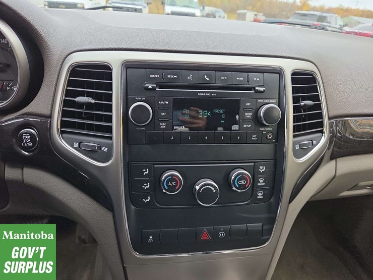 2011-jeep-grand-cherokee-image-19