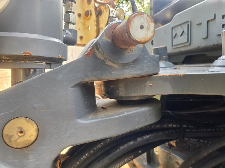 terex-tlb840r-image-61