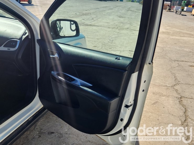 2012-dodge-journey-image-42