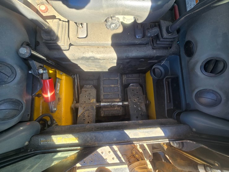 new-holland-l228-image-28