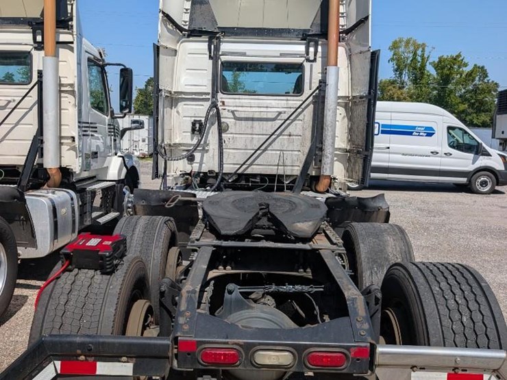 2017-volvo-vnl-t/a-day-cab,-volvo-engine-d13-425-h.p.,-odometer-reading-(miles)-823485,-volvo-i-image-11