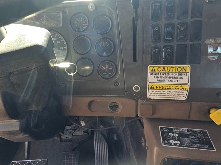 2007-mack-cl713-image-63