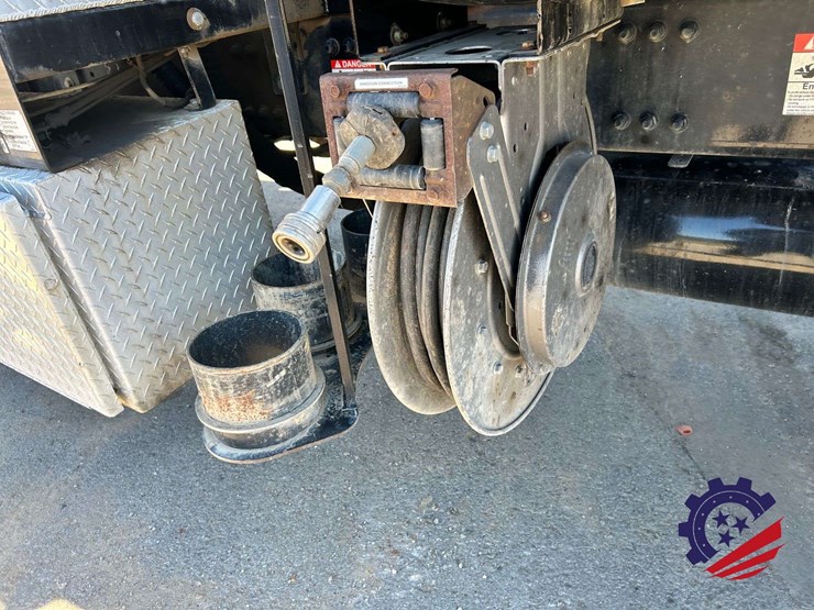 2019-freightliner-114sd-image-94