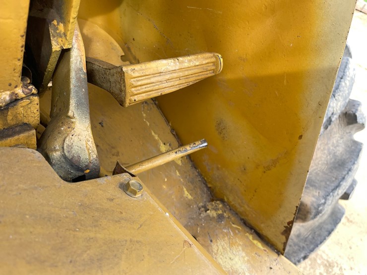 deere-440b-image-56