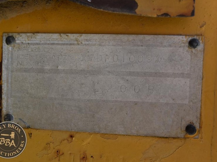 1990-caterpillar-el200b-image-31