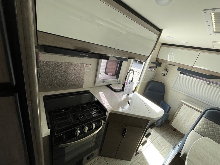#2824-•-2022-lance-travel-trailer,-(has-new-mexico-title)-image-32