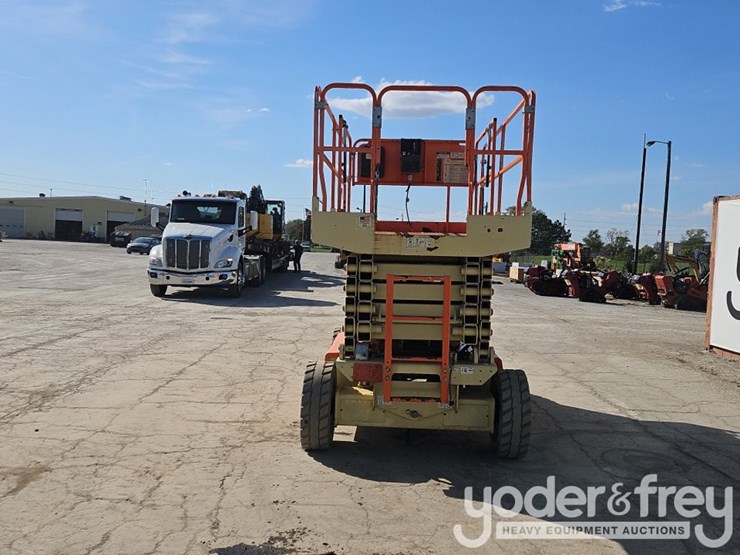 2015-jlg-4069le-image-8