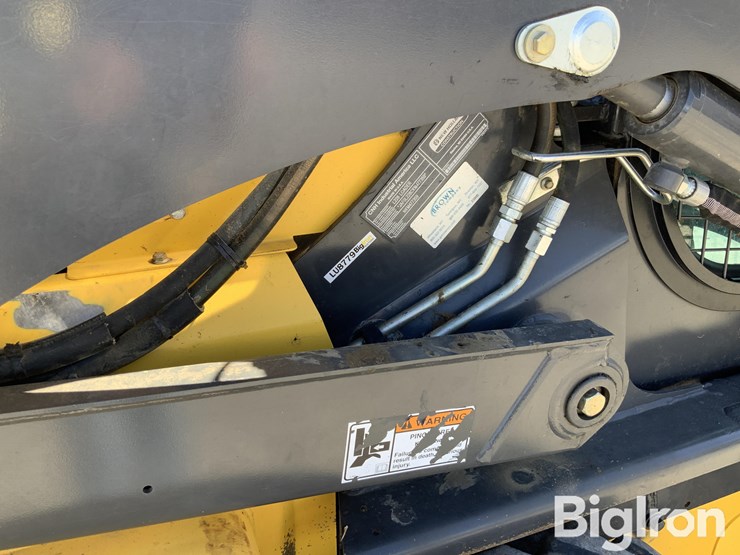 2020-new-holland-l228-image-17