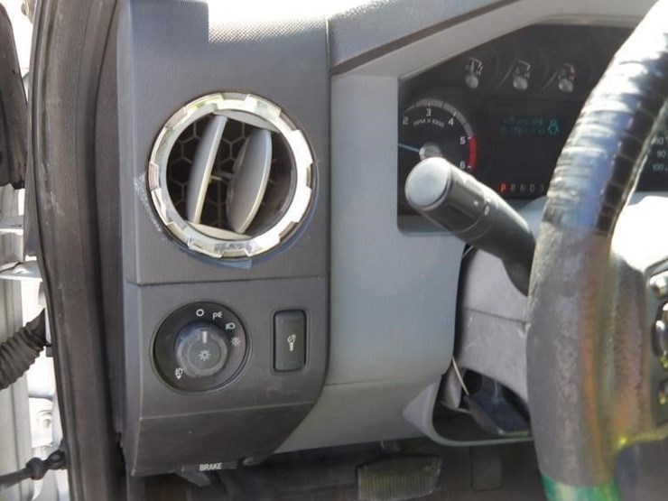 2011-ford-f550-image-26