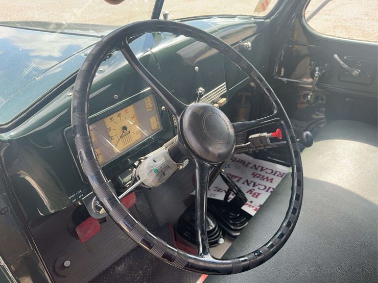 exceptional-international-kb-7-truck-with-fifth-wheel-hitch-image-93